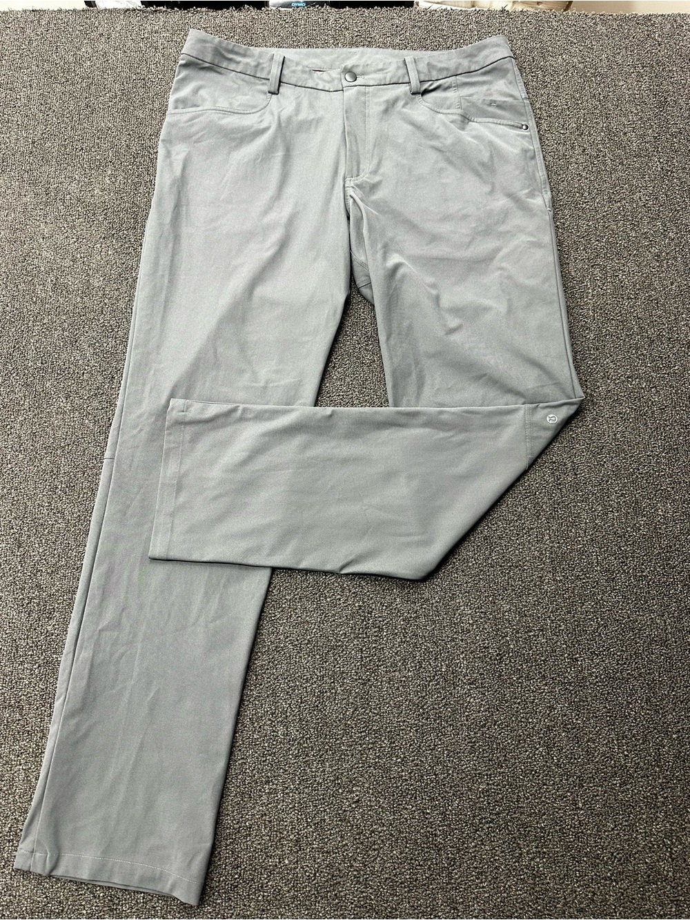 Lululemon Mens Size 38x32 Chino Pants Reflective Cuff Flat Front Stretch Gray